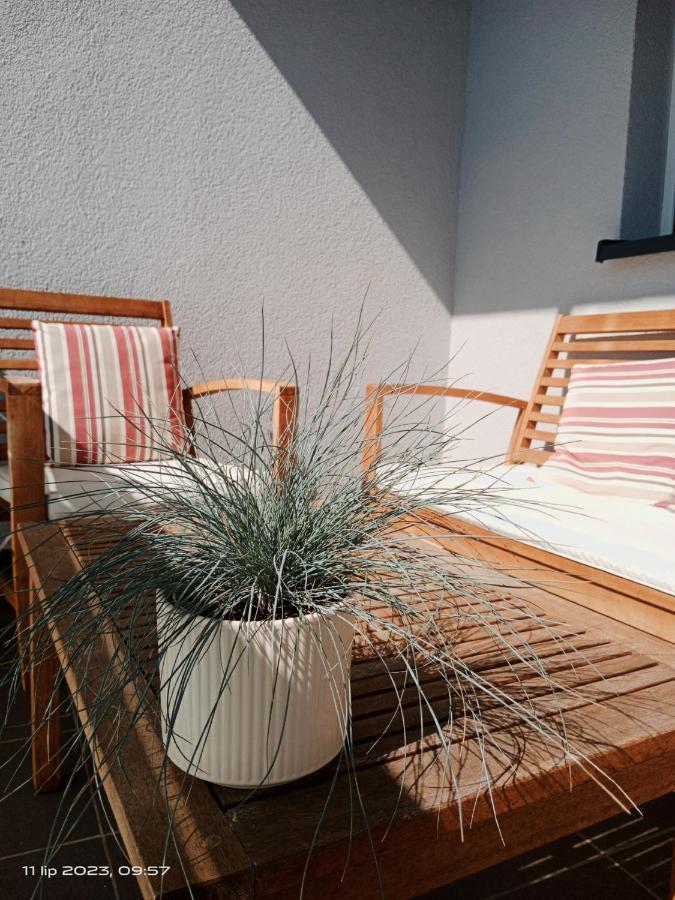 Apartament Na Zielonej Z Tarasem Apartment Pila Exterior photo